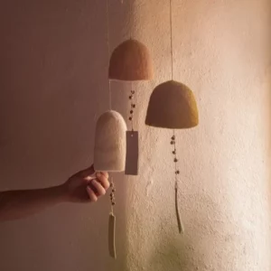 <b>RUSTIC</b> - Décoration murale grande cloche en feutre de laine