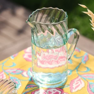 <b>KESSI RAYE</b> - Carafe rayée en verre soufflé