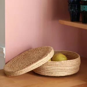 <b>BEYA</b> – Boîte de rangement ronde en raphia crocheté